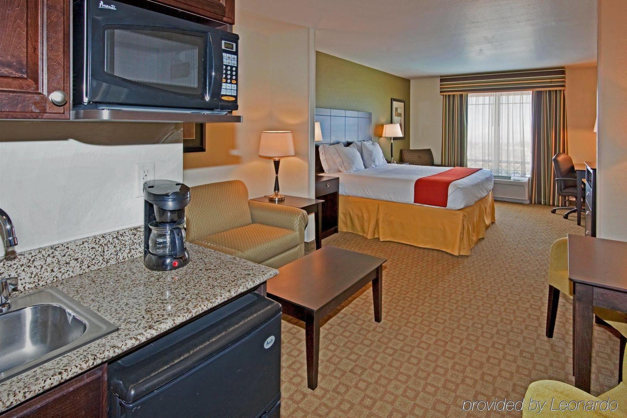 Greentree Inn And Suites Florence, Az Room photo